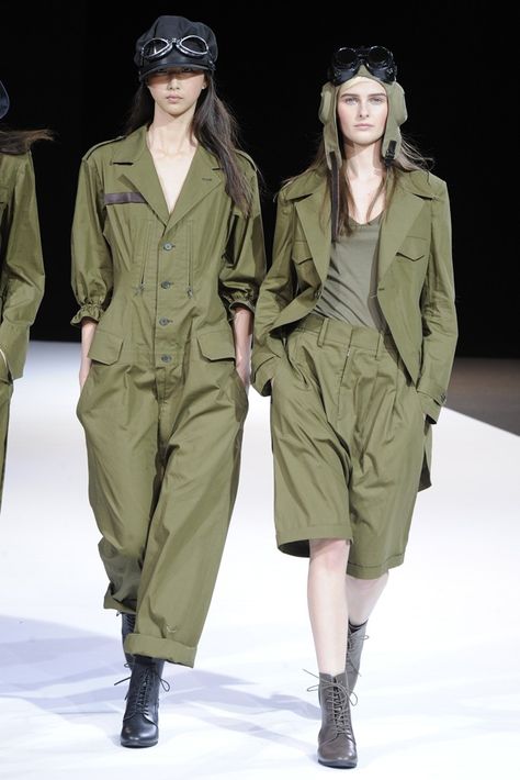 The characters look! Yohji Yamamoto RTW Spring 2013 Sloped Garden Ideas, Sloping Garden, Rice And Beans Recipe, Army Look, Green Outfits, Rice And Beans, Military Looks, Sloped Garden, Camo Fashion