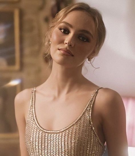 Lily-Rose DEPP/Lily-Rose Melody DEPP #photoshoot #LilyRoseDEPP/#LilyRoseMelodyDEPP #JohnnyDEPP (Johnny DEPP) #IMDb. Heather LANGENKAMP (A NIGHTMARE ON Elm Street) #HeatherLANGENKAMP/Rachel MCADAMS (TO THE WONDER) #RachelMCADAMS/Olga KURYLENKO (James Bond, CENTURION etc) #OlgaKURYLENKO/Samara WEAVING #SamaraWEAVING, Eva GREEN #EvaGREEN, Lily SHEEN #LilySHEEN #Chanel #beauty #Chanelbeauty #aesthetic #fashion #aestheticfashion #Russian #woman #Russianwoman #glamour #photography #glamourphotography Lily Depp, Lily Rose Depp Style, Rose Depp, Isabelle Lightwood, Love Lily, Vanessa Paradis, Lily Rose Depp, Natalie Portman, Lily Rose