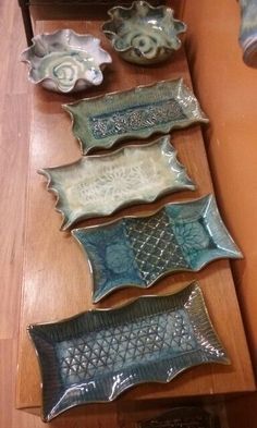 Slab Ceramics, Beginner Pottery, Pottery Platter, Pottery Form, Sculptures Céramiques, Pottery Handbuilding, Keramik Design, Slab Pottery, Hand Built Pottery