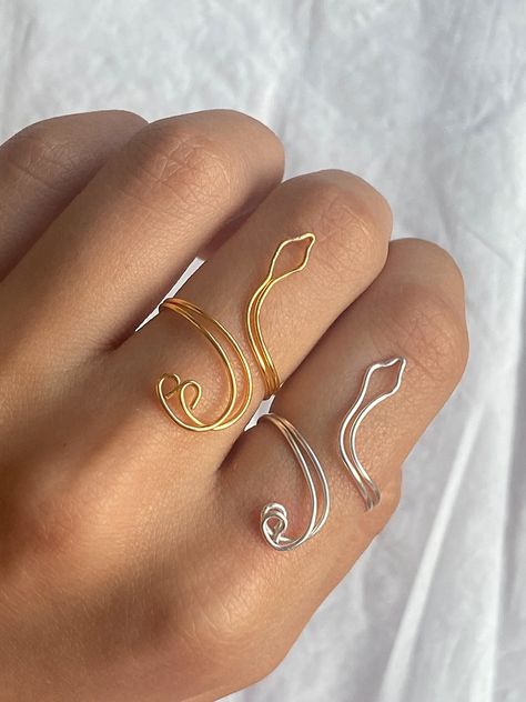 Cool Wire Rings, Steel Wire Jewelry, Ring From Wire, Butterfly Wire Ring, Wire Jewellery Rings, Metal Wire Rings, Ring Diy Wire, Home Made Jewelry Ideas, Wire Rings Ideas