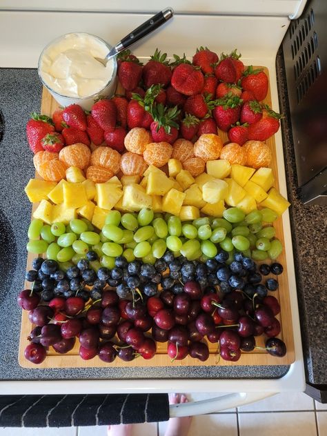 Groovy Veggie Tray, Sun Fruit Tray, First Birthday Fruit Tray, Gender Reveal Fruit Tray, Mario Fruit Tray, Fruit Platter Ideas Party Trays Simple, Fruit Tray Party, Diy Fruit Tray, Rainbow Fruit Tray