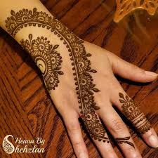 Back Hand Mehndi Designs - Latest Backside Mehendi Design 2021 Bridal Back Mehndi Designs, Backside Mehendi Design, Back Mehndi Designs, Stylish Back Hand Mehndi Designs, Back Mehndi, Peacock Mehndi Designs, Inai Pengantin, Hand Mehndi Designs, Simple Mehendi Designs