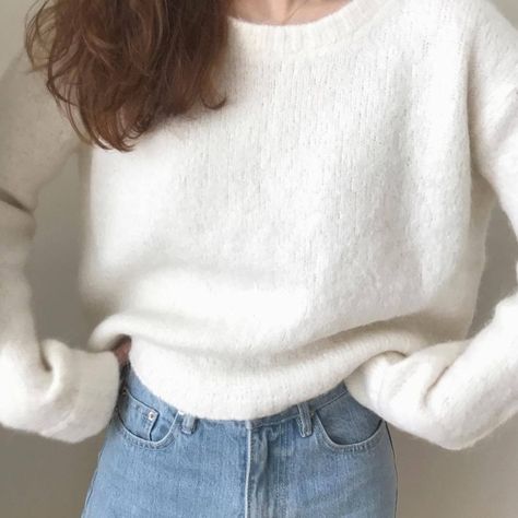 White Fuzzy Sweater, Distressed Outfit, Fuzzy Sweater Outfit, White Sweater Outfit, Korean Fashion Ideas, Beige Outfit, Sweater Outfit, Weekly Outfits, Instagram Style