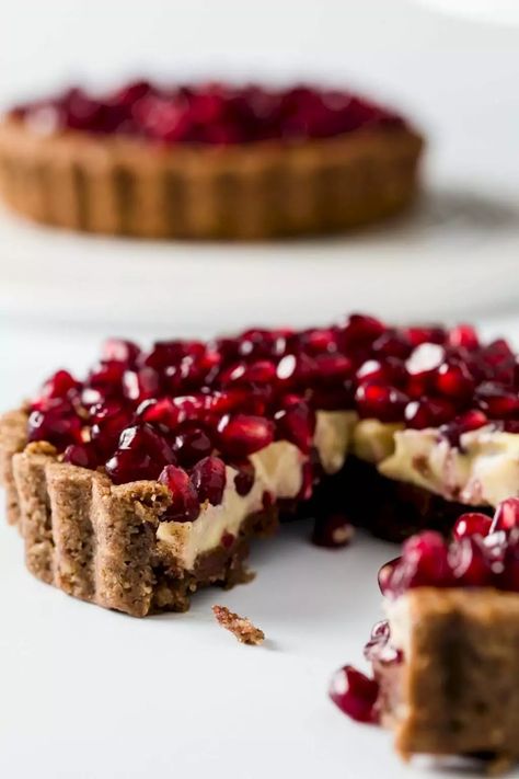 Pomegranate Dessert, Cupcake Project, Tartlets Recipe, Pomegranate Recipes, Postre Keto, Dessert Aux Fruits, Winter Desserts, Desserts For A Crowd, Homemade Desserts