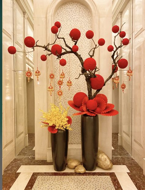 Chinese Umbrella Decor, Chinese New Year 2024 Decoration, Bamboo Flower Arrangement, Year Of The Dragon Decorations, Vietnamese Tet Decoration, Chinese New Year Tree, Vietnamese New Year Decorations, Chinese New Year Dragon Decorations, Lunar New Year Decoration Home