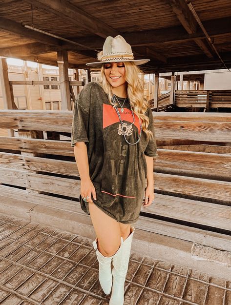 Dress For A Country Concert, Tshirt Dress For Country Concert, Bun B Concert Outfit, Cute Nashville Outfits Summer Going Out, Oversized Tshirt Dress Outfit Western, Country Rock Concert Outfit Plus Size, Food Truck Festival Outfit, Niko Moon Concert Outfit, Plus Size Summer Country Concert Outfit