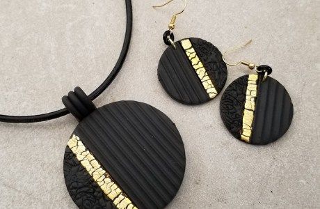 Matte Black and Metal Foil on Clay Fimo Jewelry, Polymer Clay Jewelry Tutorials, Terracotta Jewellery, Polymer Clay Jewelry Diy, Polymer Jewelry, Polymer Clay Necklace, Clay Jewelry Diy, Polymer Clay Pendant, Clay Necklace