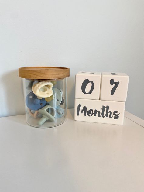 Pacifier Decorations Ideas, Pacifier Organization, Pacifier Storage Ideas, Baby Jar Storage, Paci Storage, Pacifier Storage Nurseries, Pacifier Storage Nursery, How To Store Pacifiers In Nursery, Nursery Cube Storage Labels