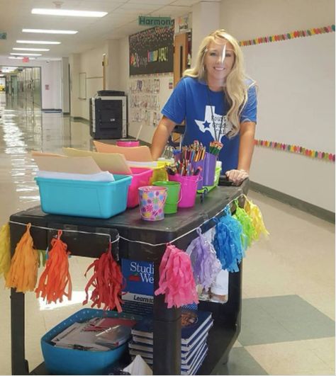 Teacher-tested and approved tips for when you may not have a permanent classroom. Ms. Harmon advised fellow teachers to “embrace cart life!”. Check out more of our teacher tips on our site! Image credit: @ms_harmon_in_color Teacher Cart Decorating Ideas, Teaching From A Cart Organization, Portable Classroom Ideas, Traveling Teacher Cart Organization, Teaching On A Cart, Mobile Teacher Cart, Teaching From A Cart, Mobile Classroom Cart Traveling Teacher, Floating Teacher Cart