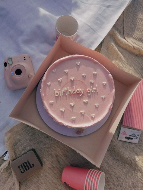 Girly Birthday Cakes, 19th Birthday Cakes, Picnic Cake, 14th Birthday Cakes, 15th Birthday Cakes, 17 Birthday Cake, 20 Birthday Cake, Small Birthday Cakes, Pink Birthday Cake