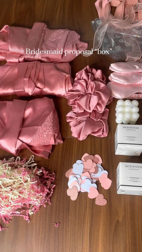 Wedding Gifts For Bride From Bridesmaid, Brides Box Ideas, Bridesmaids Gift Boxes Ideas, Gift Box Ideas For Bridesmaids, Present For Bridesmaid, Bridesmaid Proposal Gift Bags, Diy Gifts For Bridesmaids, Gift Box Bridesmaid, Gift Ideas For Maid Of Honor