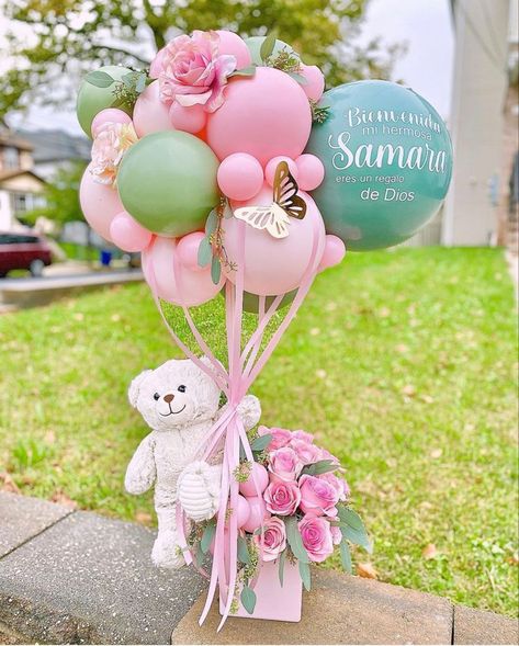 Valentines Balloons Bouquet Diy, Birthday Balloon Bouquet For Her, Bouquet Balon, Ballon Arrangements, Valentine Hampers, Balloon Hamper, Baby Shower Flower Arrangements, Balloon Gifts, Balloon Basket