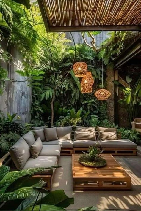 Patio With Plants Ideas, Concrete Patio Garden Ideas, Small Yard Decor, Patio Decorating Ideas With Pool, Patio And Backyard Decor, Backyard Garden Aesthetic, Patio Jungle, Lapa Ideas, Big Backyard Ideas