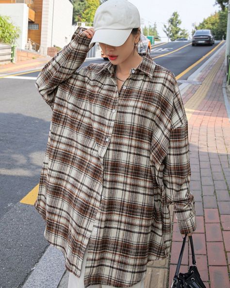 Brown drop shoulder Flannel shirt✨ Size:Medium Price:6500(SOLDOUT ���🚫 Brand:SHEIN SWIPE👉🏾👉🏾👉🏾 Long Shirt Women, Textile Prints Design, Brown Shirt, Plaid Tunic, Oversized Blouse, Vintage Store, Plaid Print, Long Shirt, Women Tops