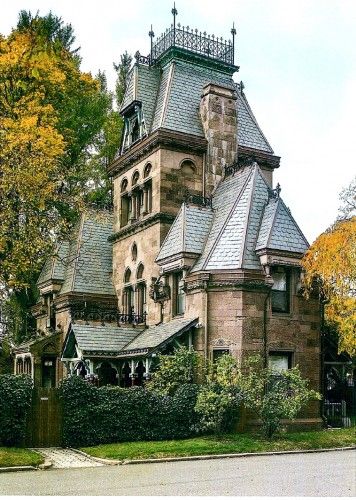 The gatekeeper's residence along Fort Hamilton Parkway, after restoration. Greenwood Cemetery Brooklyn, Abandoned Mansion For Sale, Architecture Cool, Greenwood Cemetery, Victorian Style Homes, Abandoned House, Abandoned Mansions, Victorian Architecture, Hus Inspiration