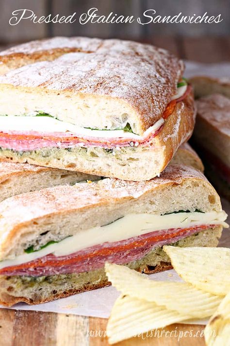 Italian Sandwich Recipes, Italian Sandwiches, Resep Sandwich, Food Sandwiches, Sandwiches Recipes, Picnic Sandwiches, Roast Beef Sandwich, Panini Recipes, Panini Sandwiches