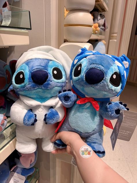 Stitch & Scrump OHANA LIFE Collection is released at Hong Kong Disneyland Now~! June 26th is Stitch Day. Introducing a hero-style Stitch stuffed animal. A mischievous stuffed toy inspired by the scene in the work of "Lilo & Stitch". It's Stitch playing with laundry. It's a moderately sized plush toy that can stand on its own, so you can put it on the floor of your room. Perfect for your living room or children's room♪ Size:Height approx. 29 x Width 18 x Depth 15 (cm) Material: Polyester Lilo And Stitch Toys, Stitch Stuffed Animal, Stitch Scrump, Stitch Pajamas, ليلو وستيتش, Lilo And Stitch Merchandise, Pajama Style, Lilo And Stitch Quotes, Stitch Toy