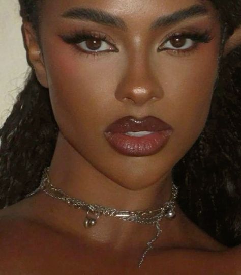 Light Eyes Makeup Looks, Medium Contrast Makeup Black Women, Simple Smokey Eyeliner, Cool Girl Makeup Looks, Deep Medium Contrast Makeup, Sultry Makeup Black Women, Prom Makeup Brown Skin, Black Woman Wedding Makeup, Inner Eye Makeup