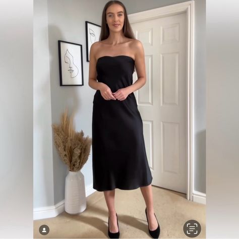 2917/331 New With Tags 100% Polyester Hidden In-Seam Zip Closure Straight Neckline And Exposed Shoulders Black Strapless Midi Dress, Strapless Midi Dress, Straight Neckline, Zara Black, Zara Dresses, Midi Dress, Zara, Product Description, Satin