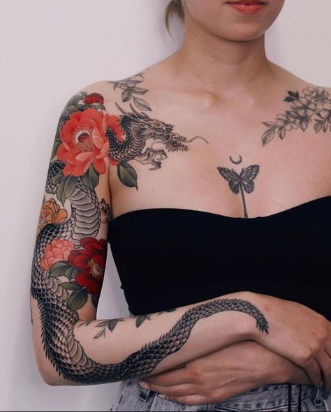 Hip Tattoos Women Unique, Tattoos Women Unique, Tatuaje Cover Up, Japanese Tattoo Women, Epic Dragon, Hip Tattoos, Dragon Tattoo For Women, Hip Tattoos Women, Flower Tattoo Shoulder