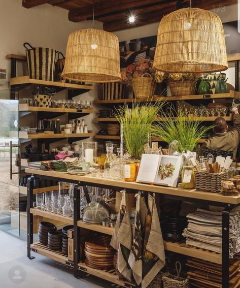 Mini Market Store Ideas, Vintage Store Ideas, South African Homes, Antique Booth Displays, Shop Shelving, Bakery Items, Retail Store Interior Design, Farm Store, Farm Shop