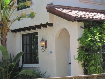 Spanish Style Houses mediterranean entry Spanish Style Outdoor, Spanish Style Houses, Houses Mediterranean, Spanish Style Front Door, Mediterranean Entryway, Spanish Style Exterior, Mediterranean Exterior Homes, Mission House, Spanish Colonial Homes