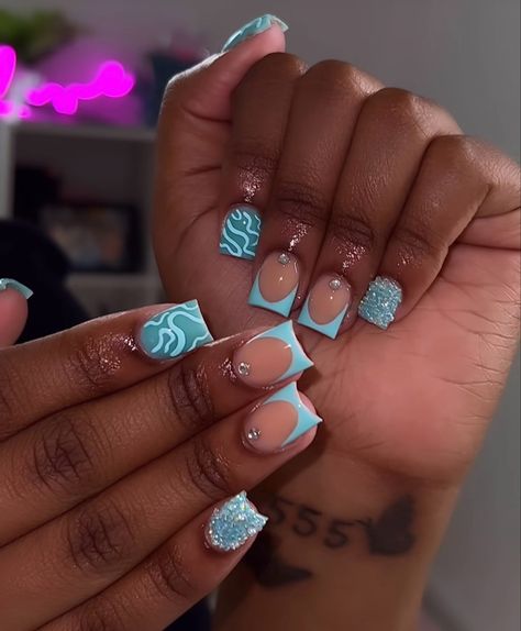 Cute Nail Sets Art Designs, Colors To Get Your Nails Done, Short Blue Acrylic Nails Designs, White French Design Nails, Cute Birthday Nails Acrylic, Baddie Short Nails, Blue Short Acrylic Nails, French Design Nails, White French Design