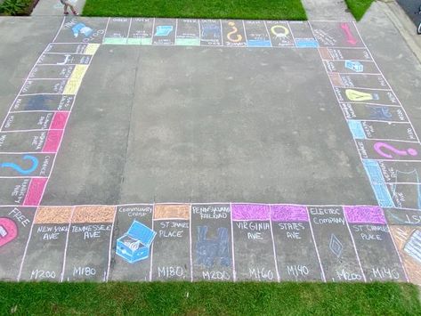 Sidewalk Chalk Town, Chalk Art Games, Driveway Chalk Ideas, Chalk Games Outside, Sidewalk Chalk Art Ideas Creative, Things To Do With Chalk, Easy Side Walk Chalk Art, Chalk Driveway, Cool Chalk Ideas