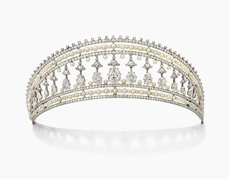 Cartier Tiara, Cartier High Jewelry, Jewelry Cartier, China Russia, High Jewellery, Diamond Tiara, Royal Jewels, Cz Jewelry, Bridal Tiara