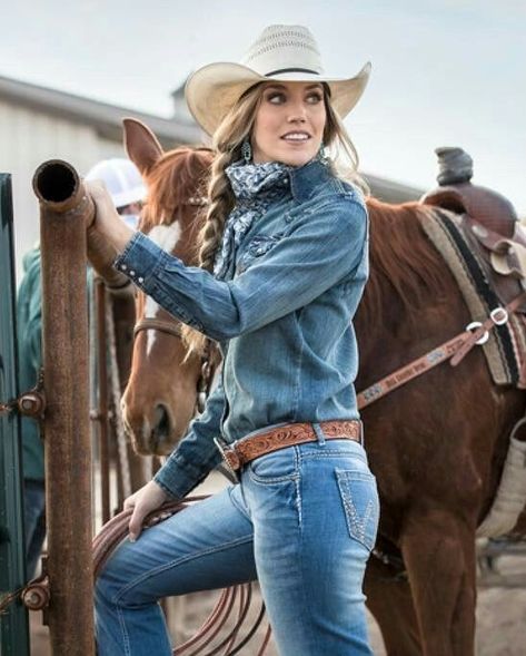 Cowgirl outfits for women ... Arte Cowboy, Mode Country, Cowgirl Outfits For Women, Estilo Cowgirl, Foto Cowgirl, Cute Cowgirl Outfits, Cowgirl Pictures, Rodeo Girls