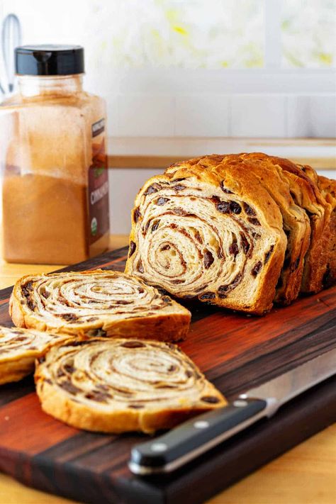 The Best Cinnamon Raisin Bread Cinnamon Raisin Bread Recipe, Cinnamon Raisin Bagel, Cinnamon Bread Recipe, Best Bread Machine, Sourdough Bread Sandwiches, Swirl Bread, Sourdough Sandwich, Cinnamon Swirl Bread, Country Bumpkin