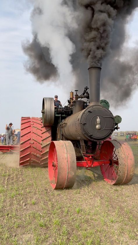 Supercar Blondie - Huge Steam Tractor Breaks World Record Tractor Photography, Used Farm Tractors, Supercar Blondie, Old John Deere Tractors, Tractor Barn, Steam Tractor, Steam Engine Model, Tractor Photos, Tractor Pictures