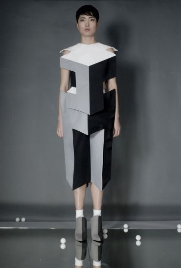 3D Geometry trompe l'oeil  illusion  fashion Lego Tetris optical illusion architecture Illusion Fashion Design, Optical Illusion Architecture, Illusion Architecture, Illusion Fashion, Architectural Fashion, Haute Couture Style, 3d Geometry, Sculptural Fashion, Geometric Fashion