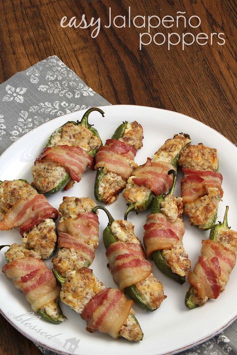 Jalapeno Poppers With Sausage, Low Carb Veggie, Gluten Free Party Food, Bacon Wrapped Jalapenos, Jalapeño Poppers, Easy Bacon, Turkey Bacon, Jalapeno Poppers, Bacon Recipes