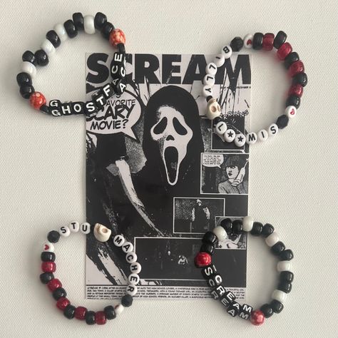 Clay Bead Bracelet Ideas Scream, Punk Kandi Bracelets, Ghost Face Bracelet, Horror Beaded Bracelet, Kuromi Kandi Bracelet, Scream Bracelet Ideas, Horror Movie Bracelets, Horror Movie Beaded Bracelet, Gifts For Horror Lovers