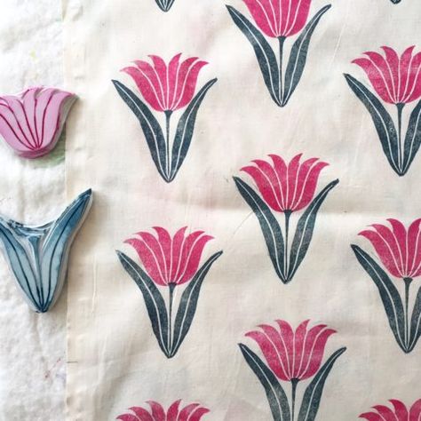 Tulip Block Print, Block Printing Ideas Design, Jen Hewett, Block Printing Designs, Diy Stamps, Block Print Pattern, Block Painting, Pattern Stamping, Hand Carved Stamps