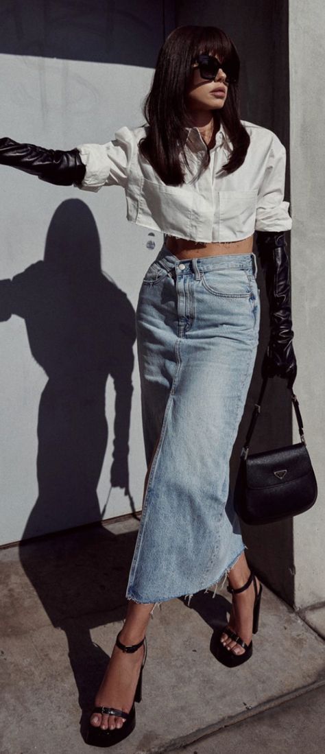 Diamonds Photoshoot, Long Denim Skirt Outfit Street Styles, Denim Skirt Street Style, Long Denim Skirt Outfit Summer, Demin Skirt Outfit, Mom Influencer, Long Denim Skirt Outfit, Long White Blouse, Denim Dress Outfit