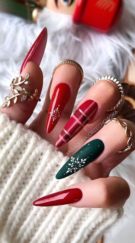 15 Striking Red Christmas Nail Ideas for 2023 - thepinkgoose.com Festive Nails Christmas, Festive Holiday Nails, Christmas Nail Colors, Nail Art Noel, Festive Nail Designs, Season Nails, Snowflake Nail, Candy Nails, Red Christmas Nails