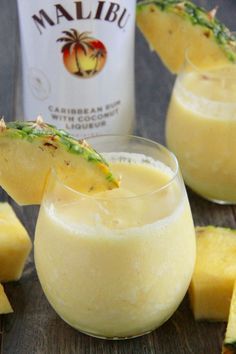 Drinks Com Vodka, Resep Koktail, Flavored Rum, Perfect Summer Drink, Pineapple Rum, Liquor Drinks, Weather Today, Rum Drinks, Boozy Drinks