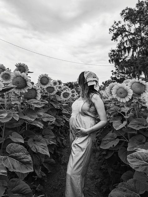 Tall, leafy sunflower field with overcast background black and white photography maternity inspo casual hipster bandana overalls pregnancy announcement Hipster Maternity Shoot, Overalls Maternity Shoot, Sunflower Maternity Pictures, Background Black And White, Summer Maternity, Sunflower Field, Summer Pregnancy, Sunday Evening, Photography Maternity