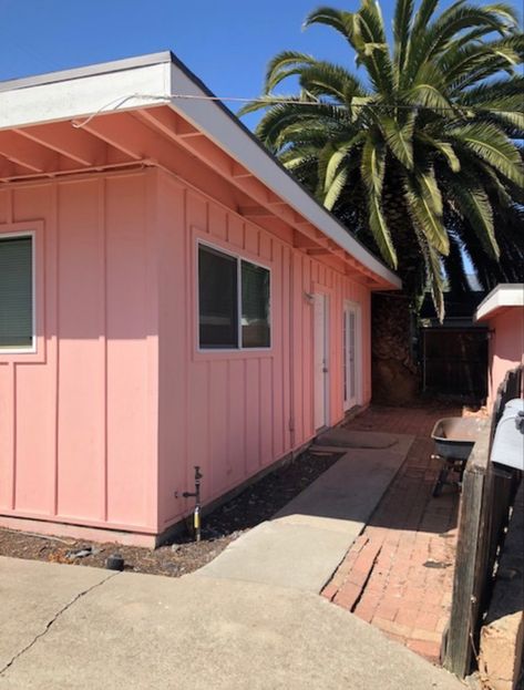 Pink Exterior House, Pink Beach House, Honey Pink, Beach House Exterior, Pink Beach, Casa Exterior, Pink Houses, Beach House, House Exterior