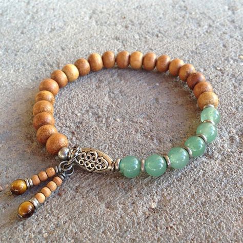 Sandalwood Bracelet, Music Box Jewelry, Beads Bracelet Design, Chakra Jewelry, Simple Bracelets, Mala Bracelet, A Bracelet, Bijoux Diy, Jewelry Patterns