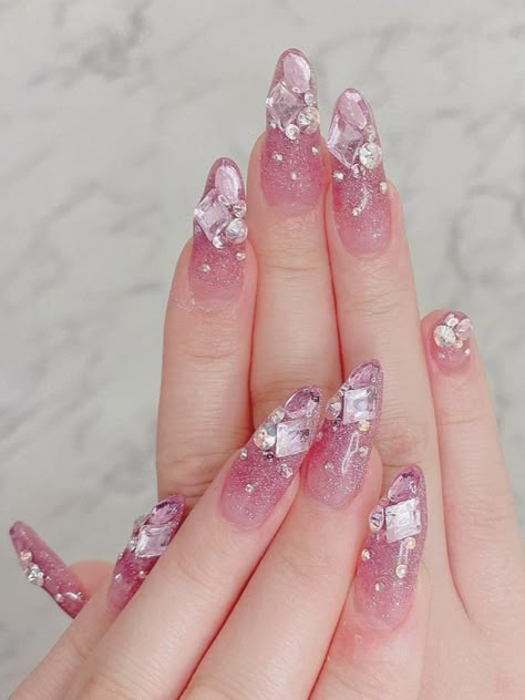 Japenese gyaru, glitter pink nails Zen Nails, Pink Gyaru, Nails Gyaru, Easy Nail Polish, Art Tutorial For Beginners, Japanese Vibes, Japanese Gyaru, Nails Japanese, Gyaru Nails