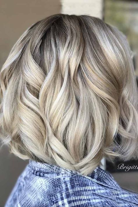 Large Curls Short Hair, Beach Waves For Short Hair Tutorial Curling Iron, Flat Iron Medium Length Hair, Medium Hair Hollywood Waves, Medium Length Curling Iron Hairstyles, Soft Curls For Shoulder Length Hair, How To Do Loose Waves On Short Hair, Short Hair With Big Curls, Curled Hair For Short Hair