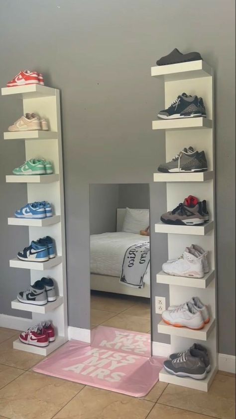 Shoe Rack Ideas Bedroom, Shoes Shelves, Ikea Deco, Sneakerhead Room, Mens Bedroom Decor, Room Organization Bedroom, Shoe Room, Mens Bedroom, Casa Vintage