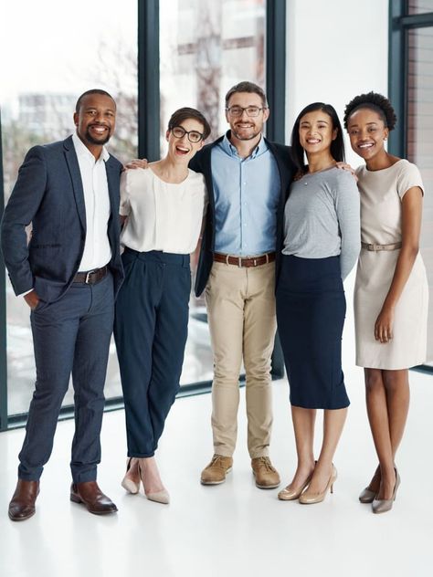 These outfits are all perfect for attending a career fair, an interview, or your first day on a new job! Law Firm Attire, Business Professional Dress Code, Sales Woman, What Is Business Casual, Professional Dress Code, Formal Work Wear, Business Attire Dress, Law Firm Branding, Business Dress Code