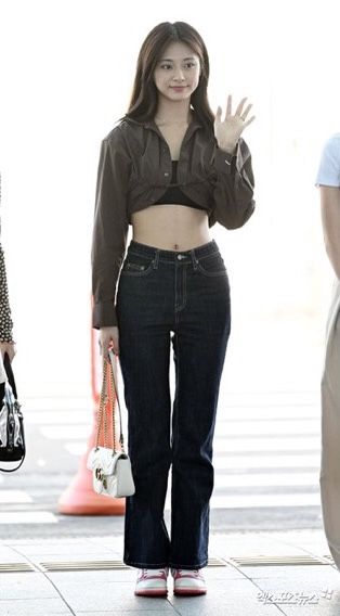 twice chou tzuyu icons ʚɞ Tzuyu Body, Tzuyu Twice, Hair Stylist Life, Airport Style, Airport Outfit, Kpop Outfits, Inspirational Women, Be Yourself, Body Goals