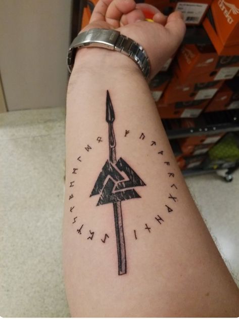 Does anyone know the meaning of this tattoo? They are Nordic Runes I think Spear Tattoo, Tattoo Planets, Viking Spear, Tattoo Avant Bras, Scandinavian Tattoo, Viking Tattoo Symbol, Viking Tattoo Sleeve, Tatuagem Masculina Pequena, Vikings Tattoo