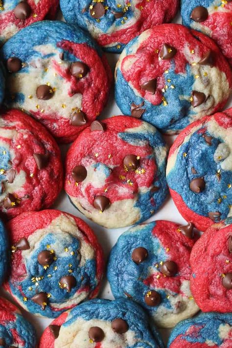 Let's all get a little patriotic, shall we? Patriotic Chocolate Chip Cookies are red, white and blue, easy to make, and totally festive! Red White And Blue Cookies, Patriotic Recipes, 4th July Food, Patriotic Cookies, July Desserts, Patriotic Food, Patriotic Desserts, July Recipes, Blue Desserts