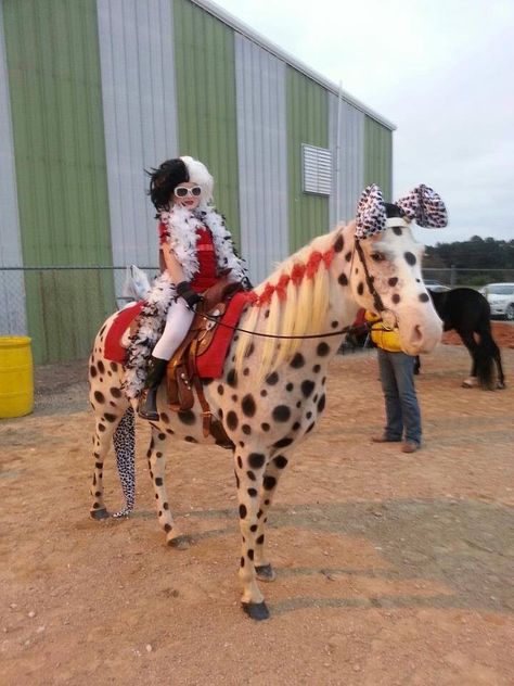 Poor horse! Horse Fancy Dress Costume, Misty Costume, Horse Halloween Ideas, Pony Costumes, Horse Fancy Dress, Horse Colours, Horse Halloween Costumes, Horse Halloween, Halloween Horse